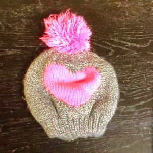 MOVING SALE❤️ NO HAGGLING LITTLE GIRL CARTER’S GREY/WHITE HAT W/PINK HEART DESIG